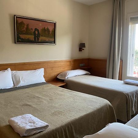Hostal Galicia Cardedeu Εξωτερικό φωτογραφία