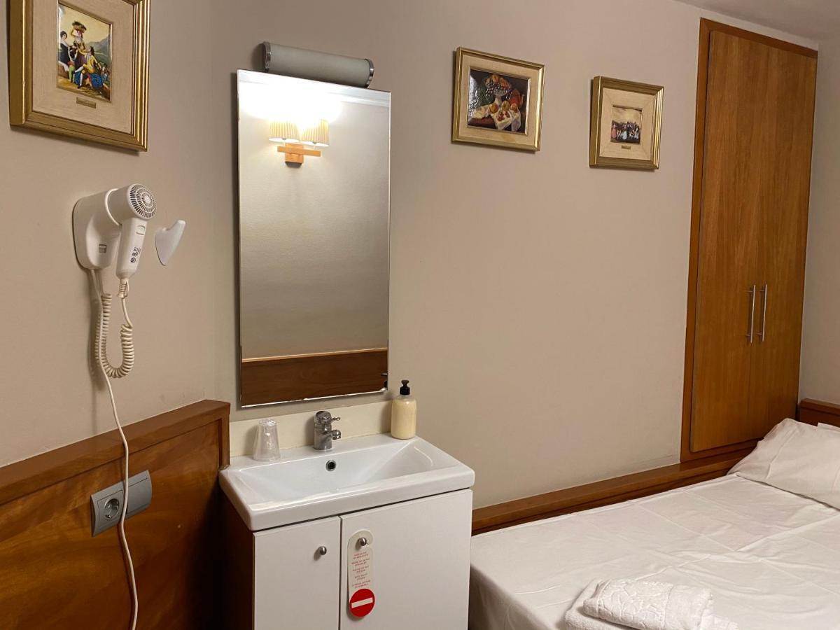 Hostal Galicia Cardedeu Εξωτερικό φωτογραφία