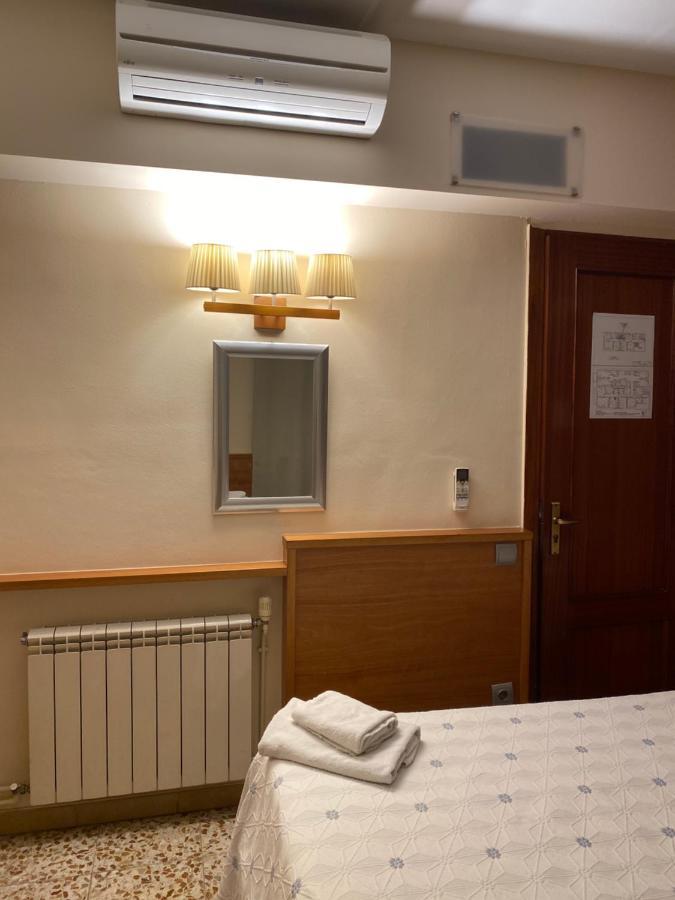 Hostal Galicia Cardedeu Εξωτερικό φωτογραφία