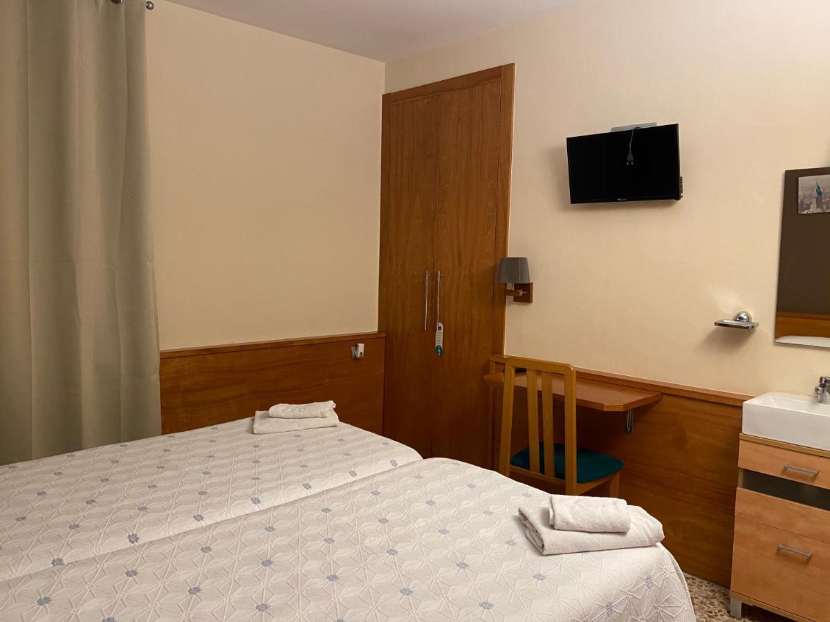 Hostal Galicia Cardedeu Εξωτερικό φωτογραφία