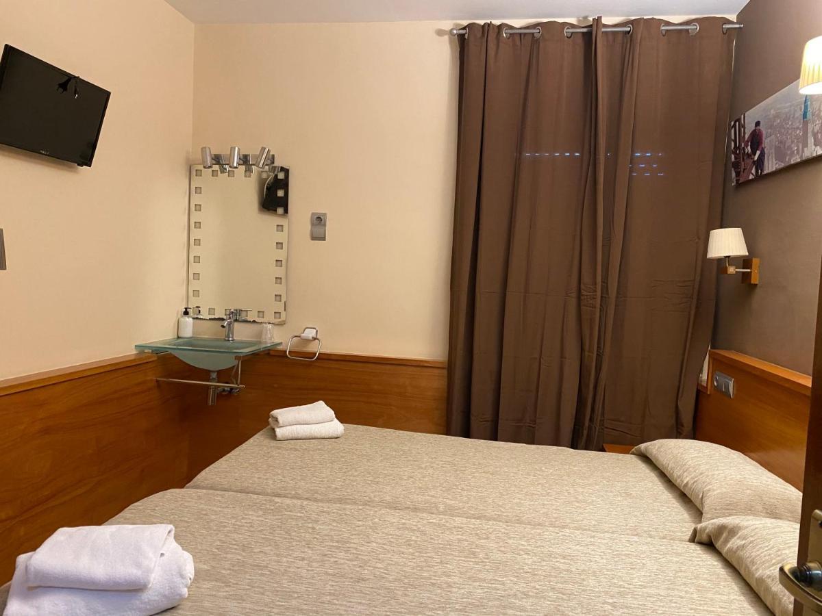 Hostal Galicia Cardedeu Εξωτερικό φωτογραφία