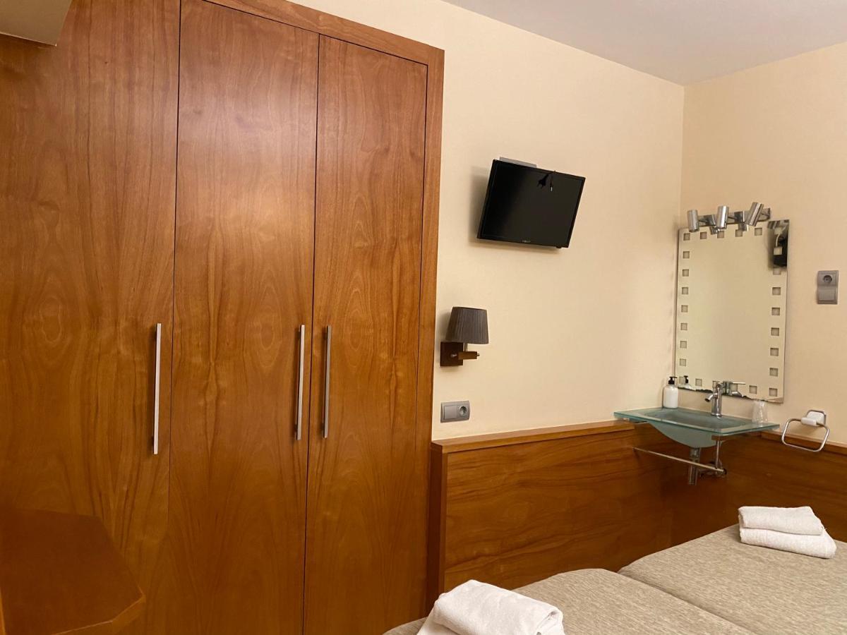 Hostal Galicia Cardedeu Εξωτερικό φωτογραφία