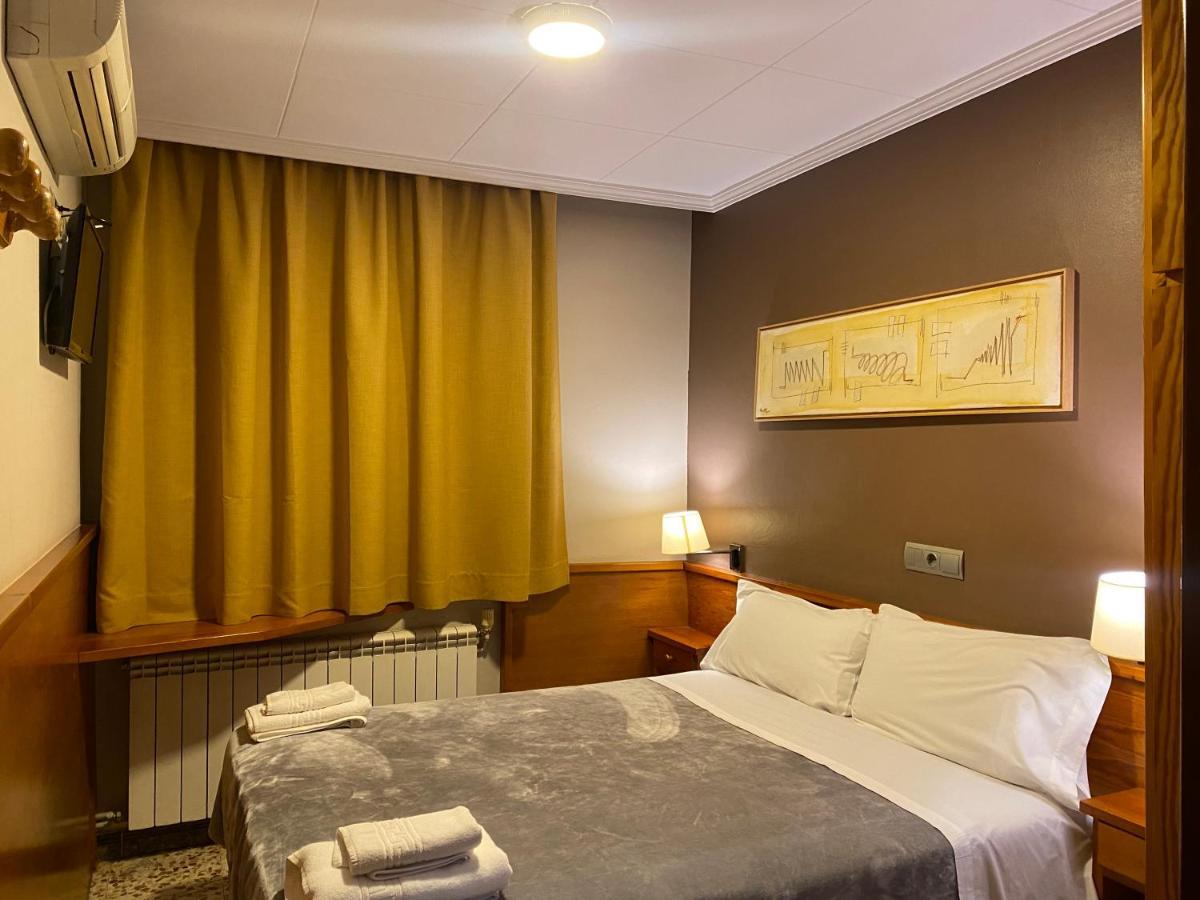 Hostal Galicia Cardedeu Εξωτερικό φωτογραφία