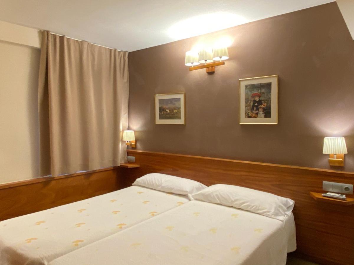 Hostal Galicia Cardedeu Εξωτερικό φωτογραφία